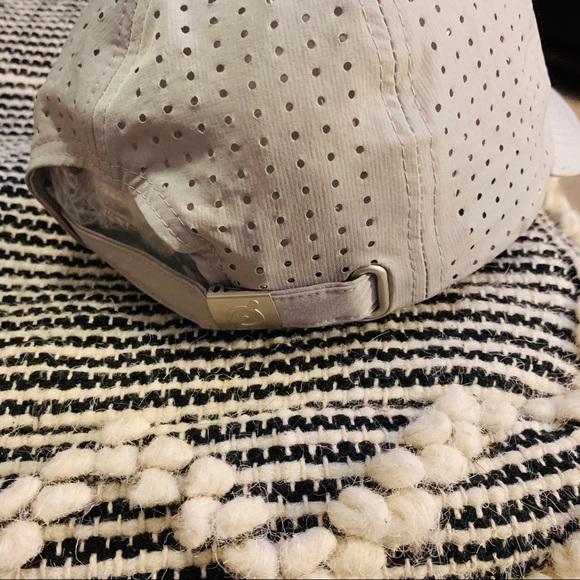 Peloton Run Hat - Picture 3 of 3